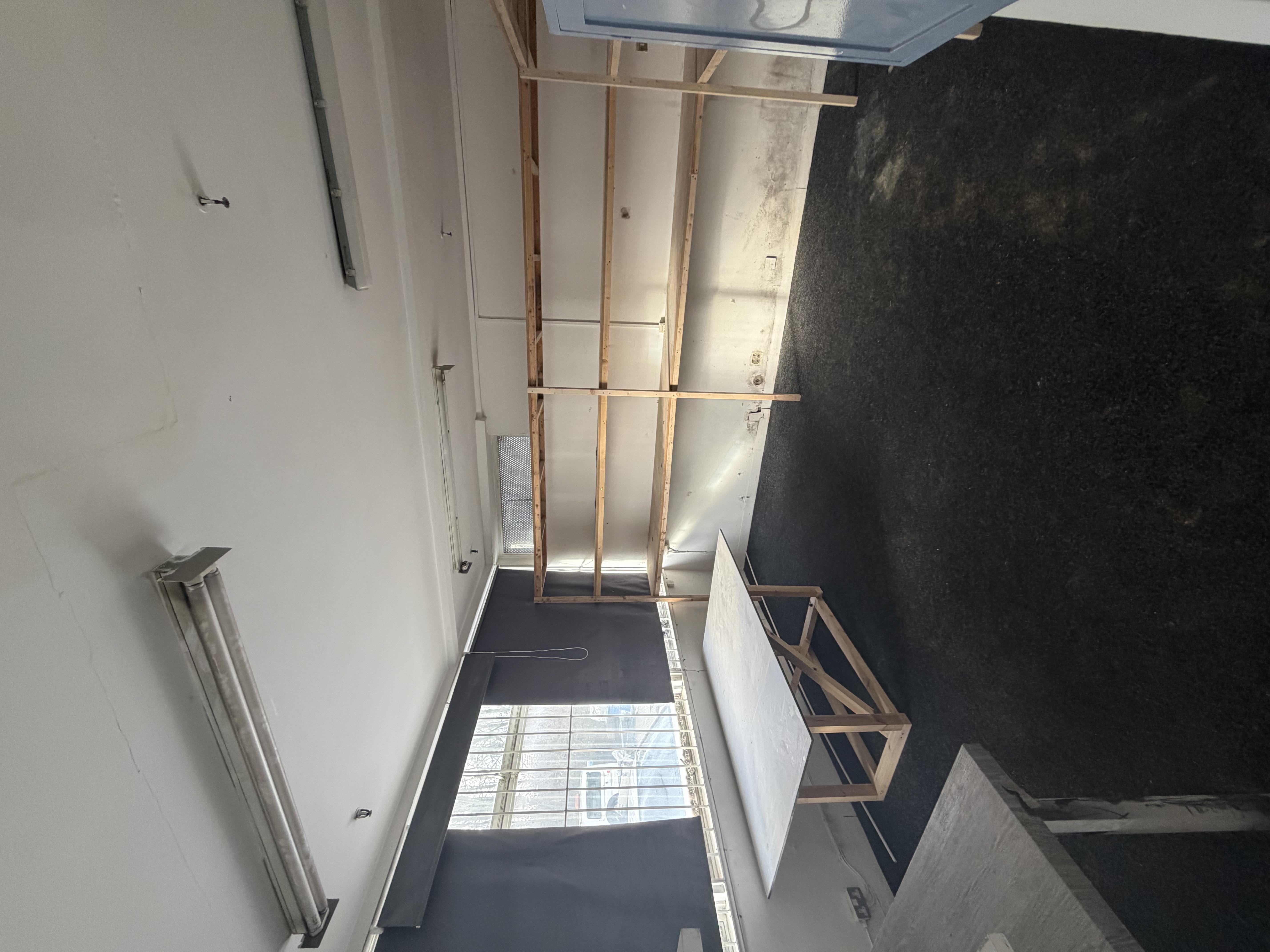 Office in Benton Square Ind Estate - photo 2